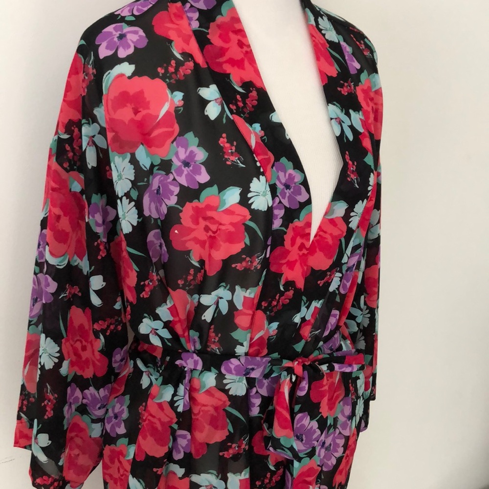 Vintage Floral Robe / Kimono